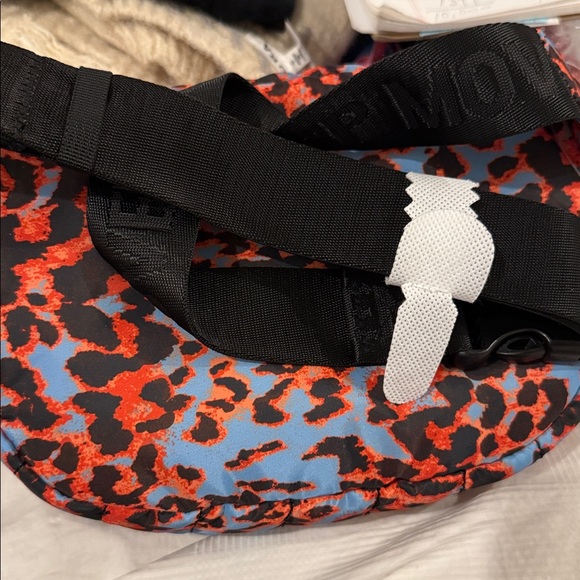 FREE PEOPLE MOVEMENT QUILTED PRINT SLING BELT BAG NWT - Picture 3 of 10